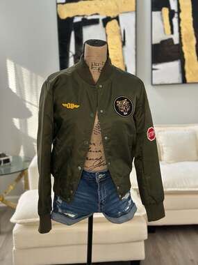 Forever 21 Army Green I Call The Shots Babe Patch Bomber Jacket